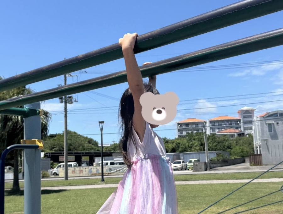 公園の遊具で